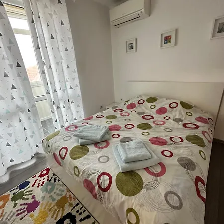Briz Apartment; 2 Bdr; 6 Guests; Private Parking Διαμέρισμα