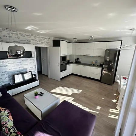 Briz Apartment; 2 Bdr; 6 Guests; Private Parking Διαμέρισμα