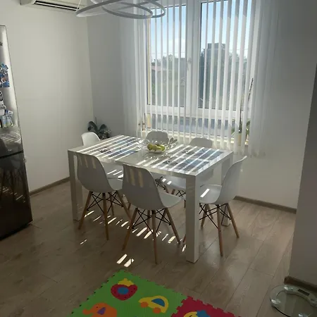 Διαμέρισμα Briz Apartment; 2 Bdr; 6 Guests; Private Parking Βάρνα