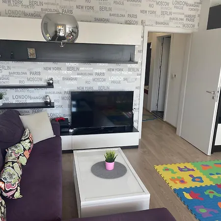 Briz Apartment; 2 Bdr; 6 Guests; Private Parking Βάρνα