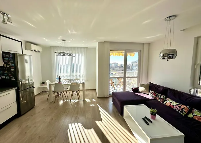 Апартаменты Briz Apartment; 2 Bdr; 6 Guests; Private Parking