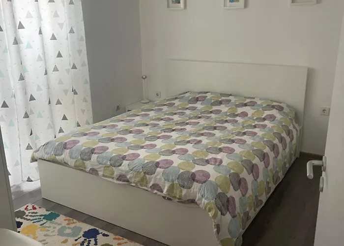 Briz Apartment; 2 Bdr; 6 Guests; Private Parking Апартаменты *