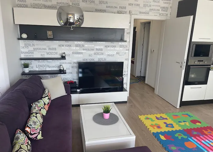 Briz Apartment; 2 Bdr; 6 Guests; Private Parking Варна