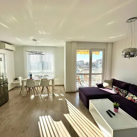 Appartement Briz Apartment; 2 Bdr; 6 Guests; Private Parking