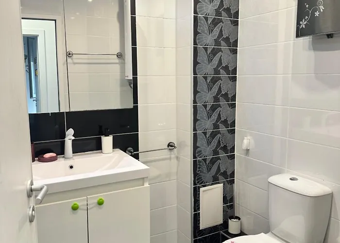 Briz Apartment; 2 Bdr; 6 Guests; Private Parking * Varna